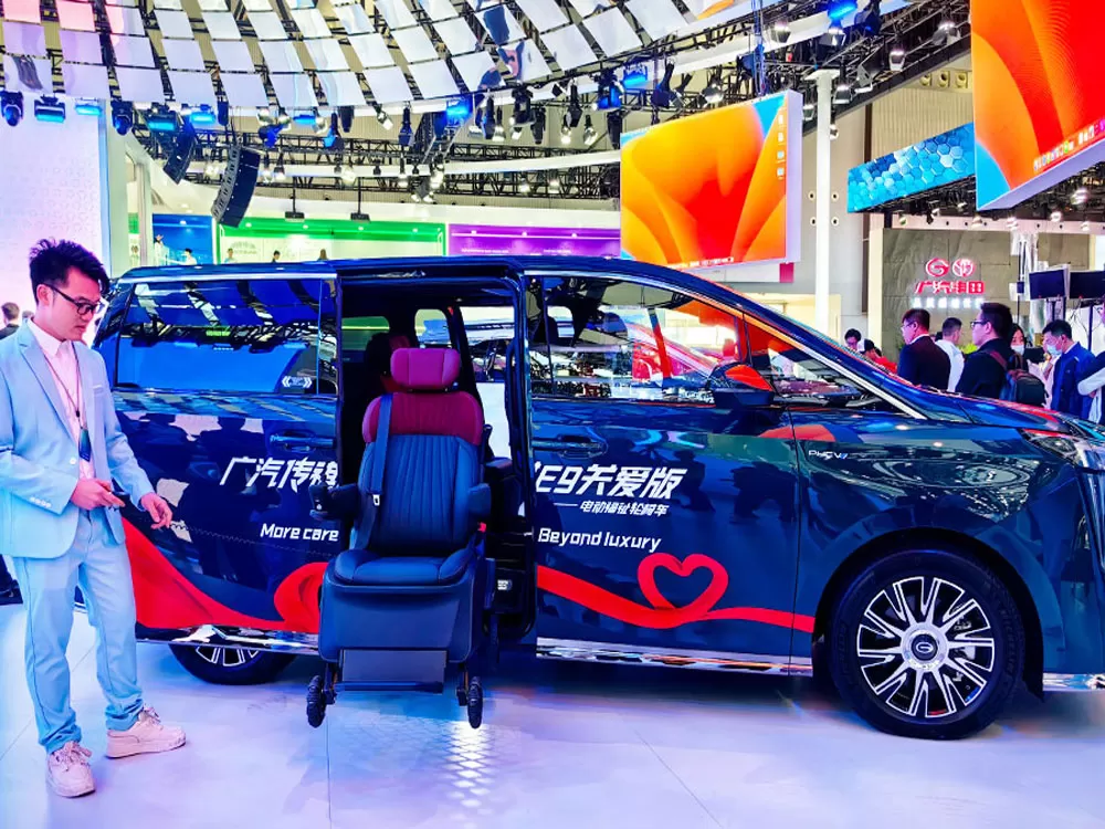 Xindetechs abnehmbarer Drehsitz präsentiert sich auf der Guangzhou Auto Show